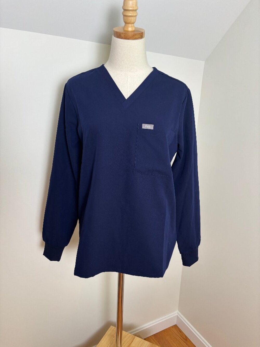 NWT FIGS blue LS scrub Catarina top, M